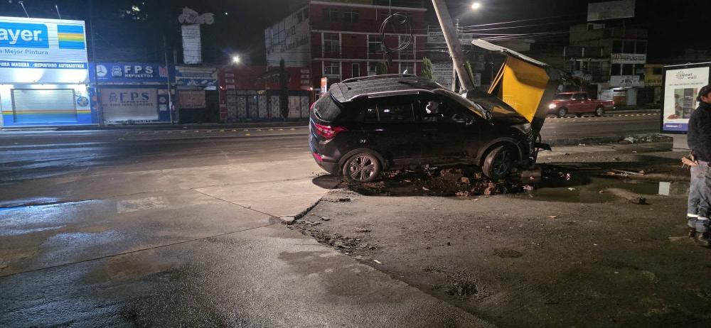Mujer resulta herida tras chocar contra poste en zona 2 de Xela