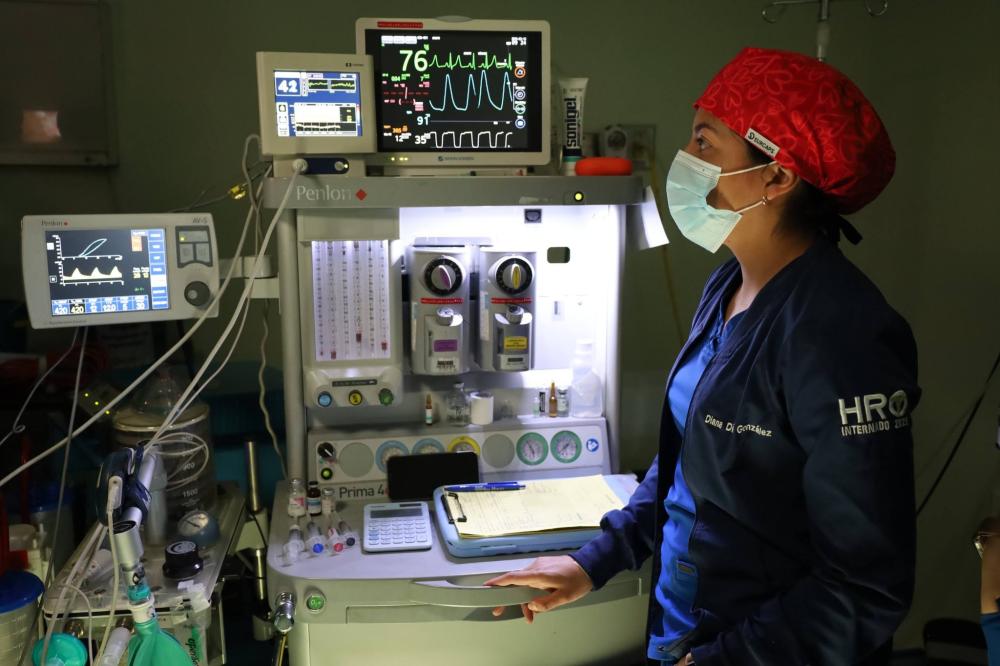 Realizan primera cirugía oncológica videolaparoscópica en Xela