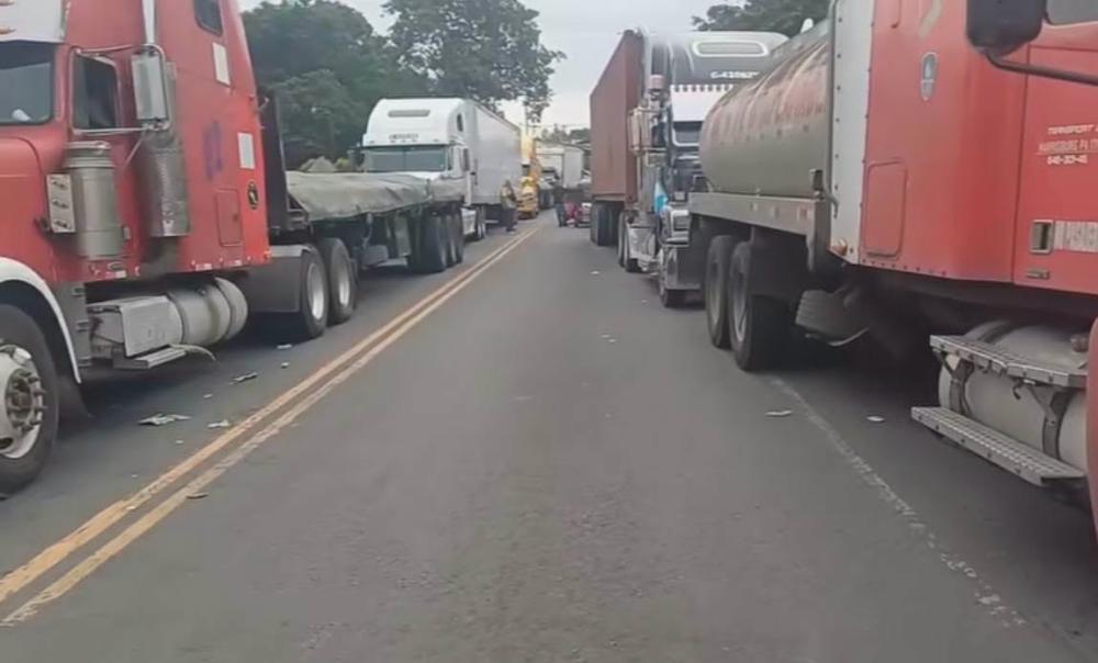 Se habilitan rutas y persiste un bloqueo en Suchitepéquez