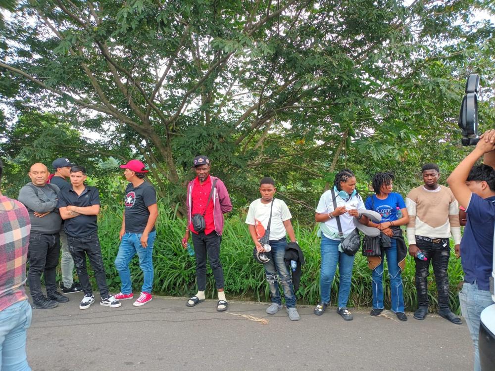 Policía remite a 12 migrantes irregulares en Colomba Costa Cuca