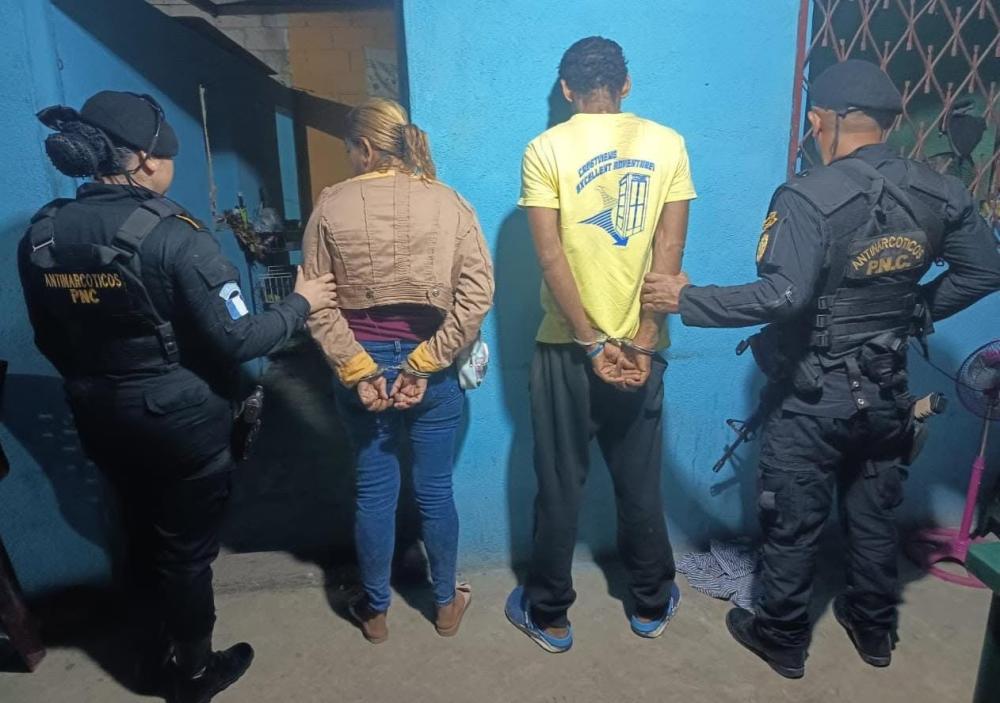 Capturan a dos presuntos distribuidores de droga en Suchitepéquez