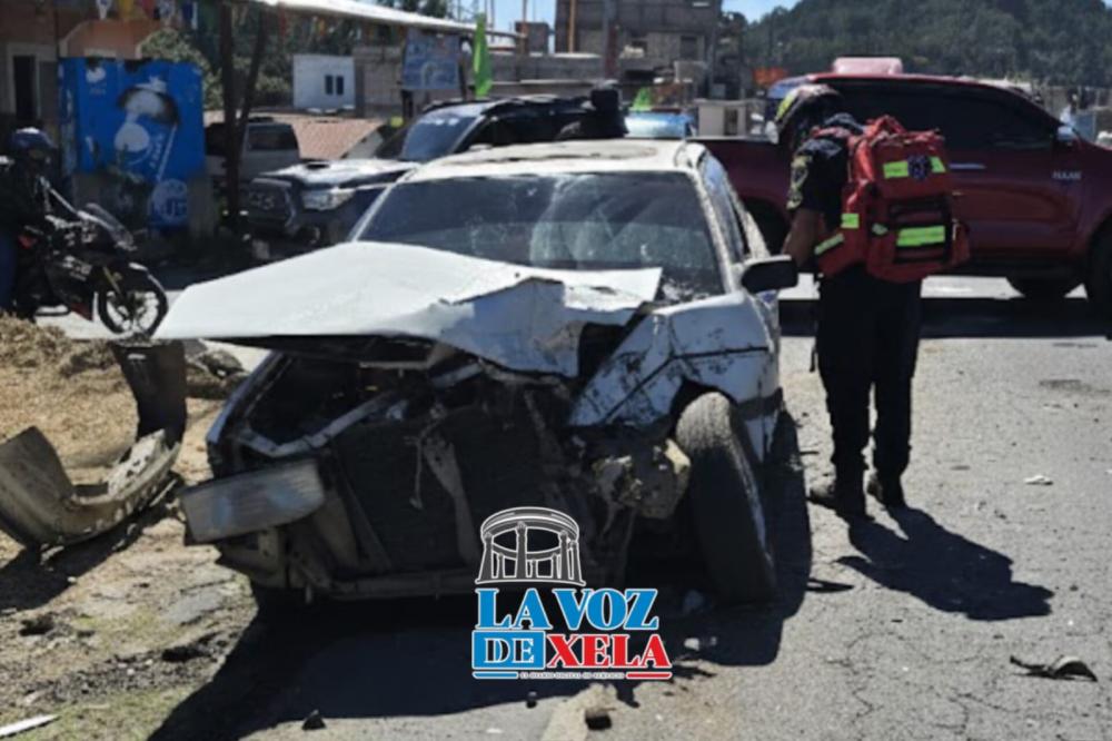 Accidente entre camión y automóvil deja heridos en San Francisco