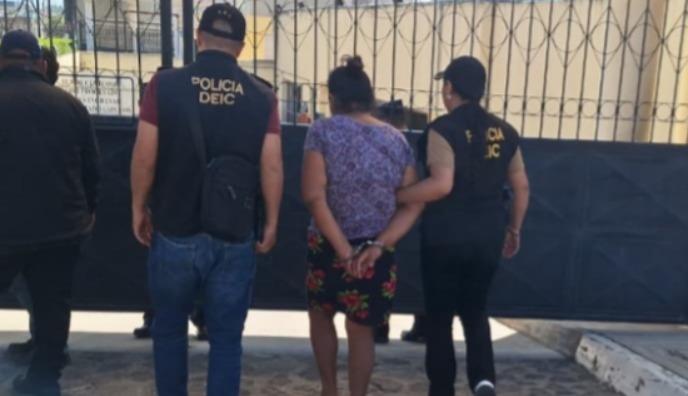Capturan a mujer acusada de encubrir un crimen contra menor 