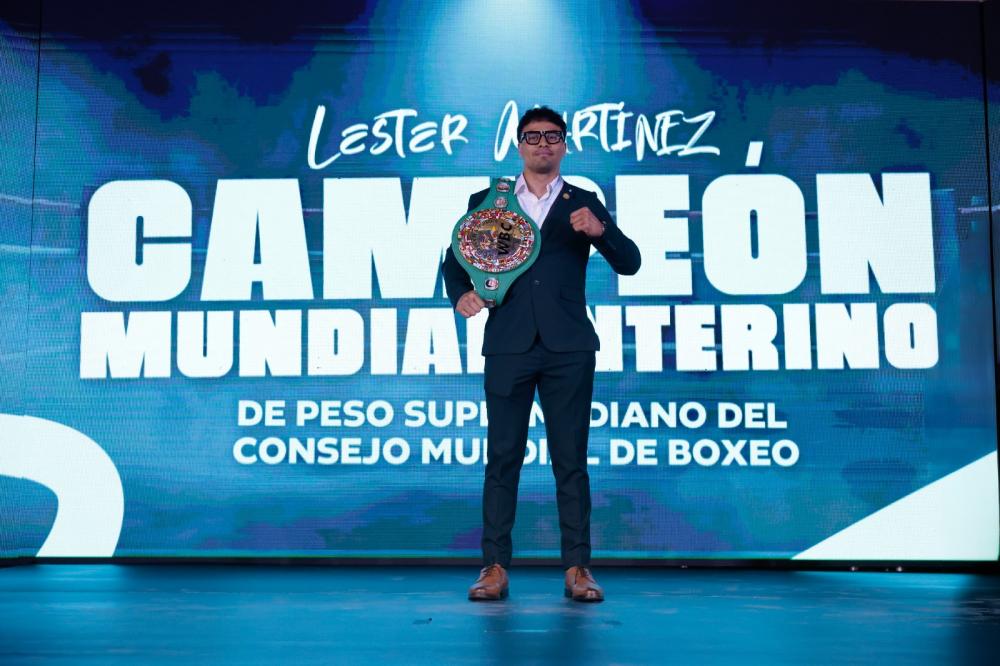 Lester Martínez recibe la Orden Presidencial tras hacer historia