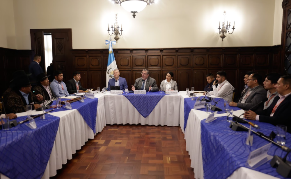 Arévalo pide al Congreso actuar ante alza de combustibles