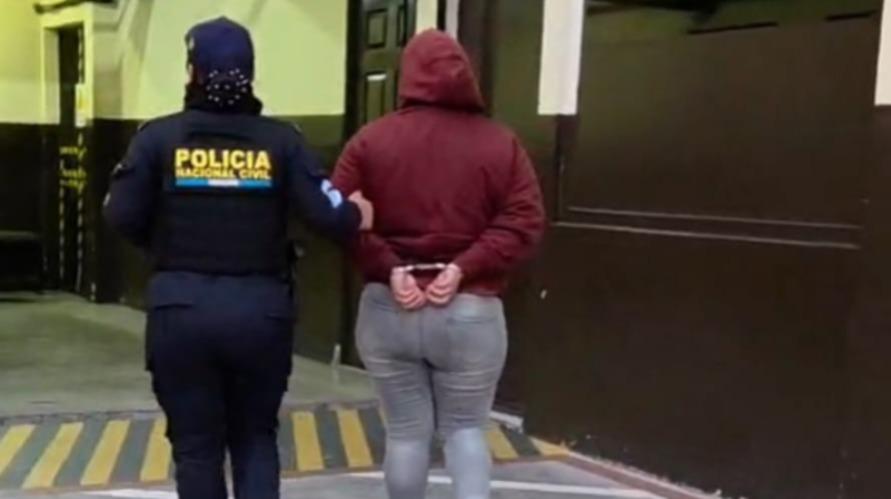 Buscada en Suchitepéquez: cae mujer con seis órdenes por extorsión
