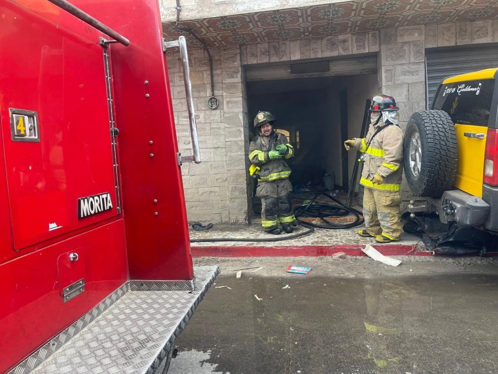 Incendio en sótano de edificio es controlado por Bomberos en Xela 