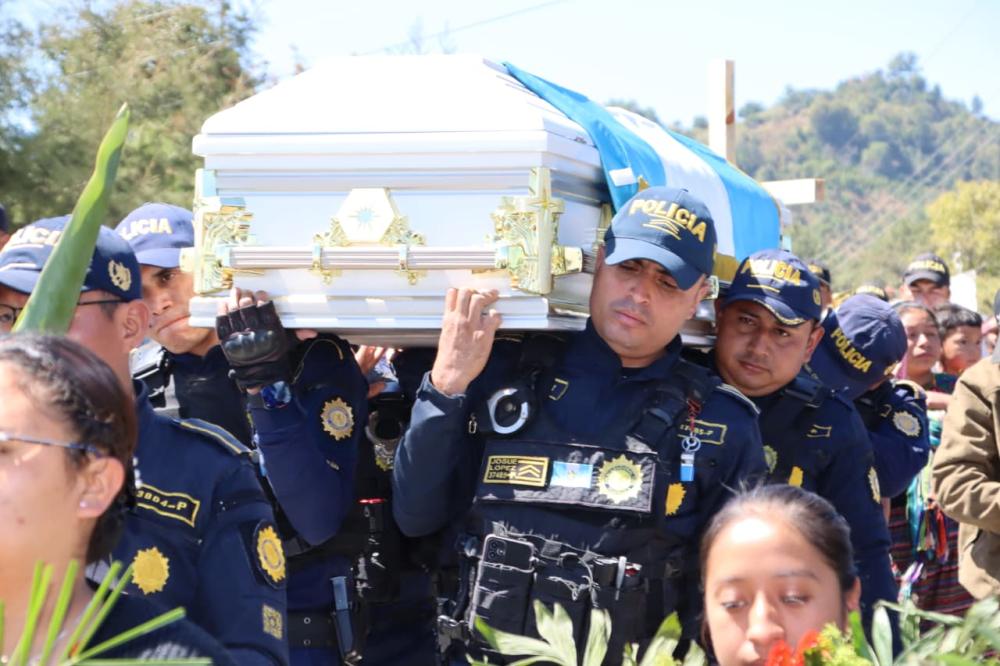 Policía Abraham Cun recibe honras fúnebres tras fallecer