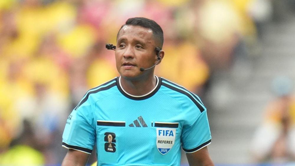 El salvadoreño Iván Barton hace historia al dirigir semifinal mundial 