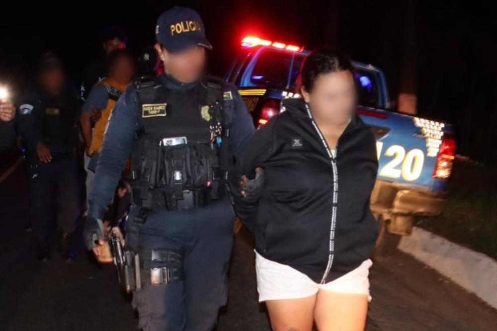 Interceptan vehículo con cuatro presuntos pandilleros en Chimaltenango