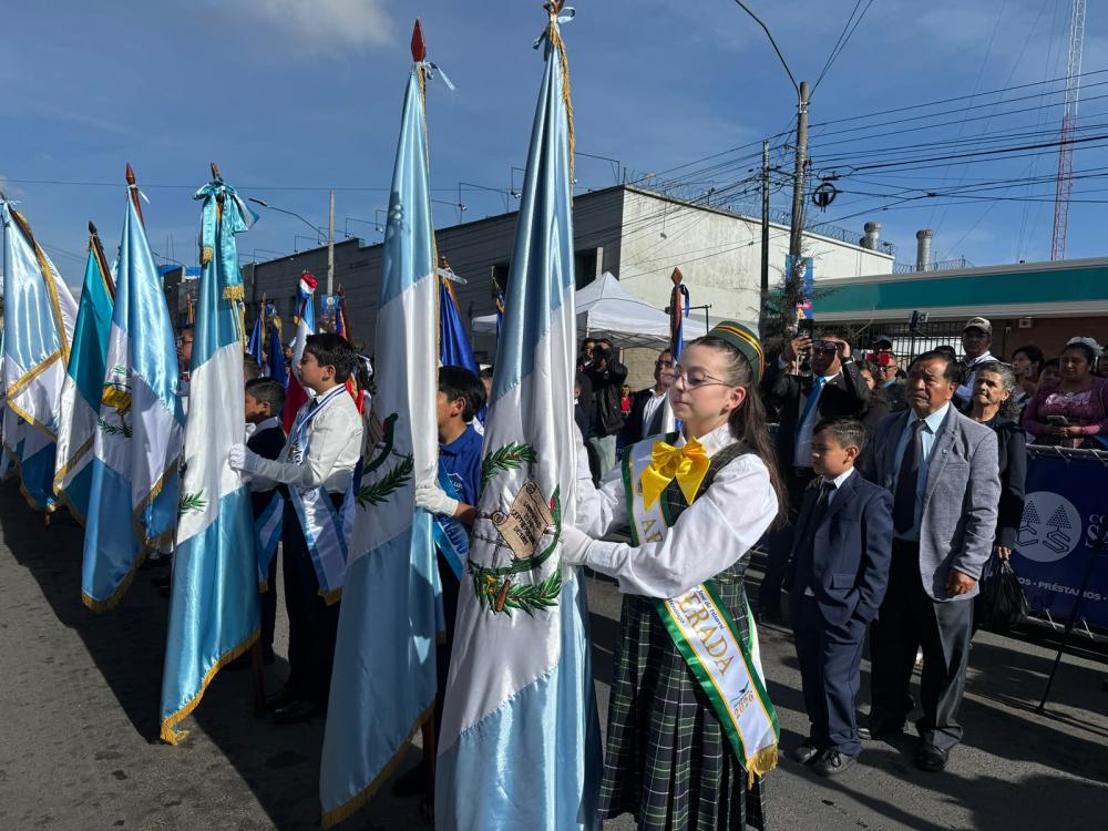 La Voz de Xela transmite en vivo el Desfile Inaugural de Primaria