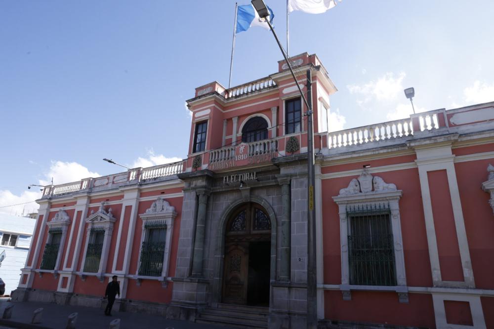 Funcionarios deberán dejar sus cargos para competir en 2027