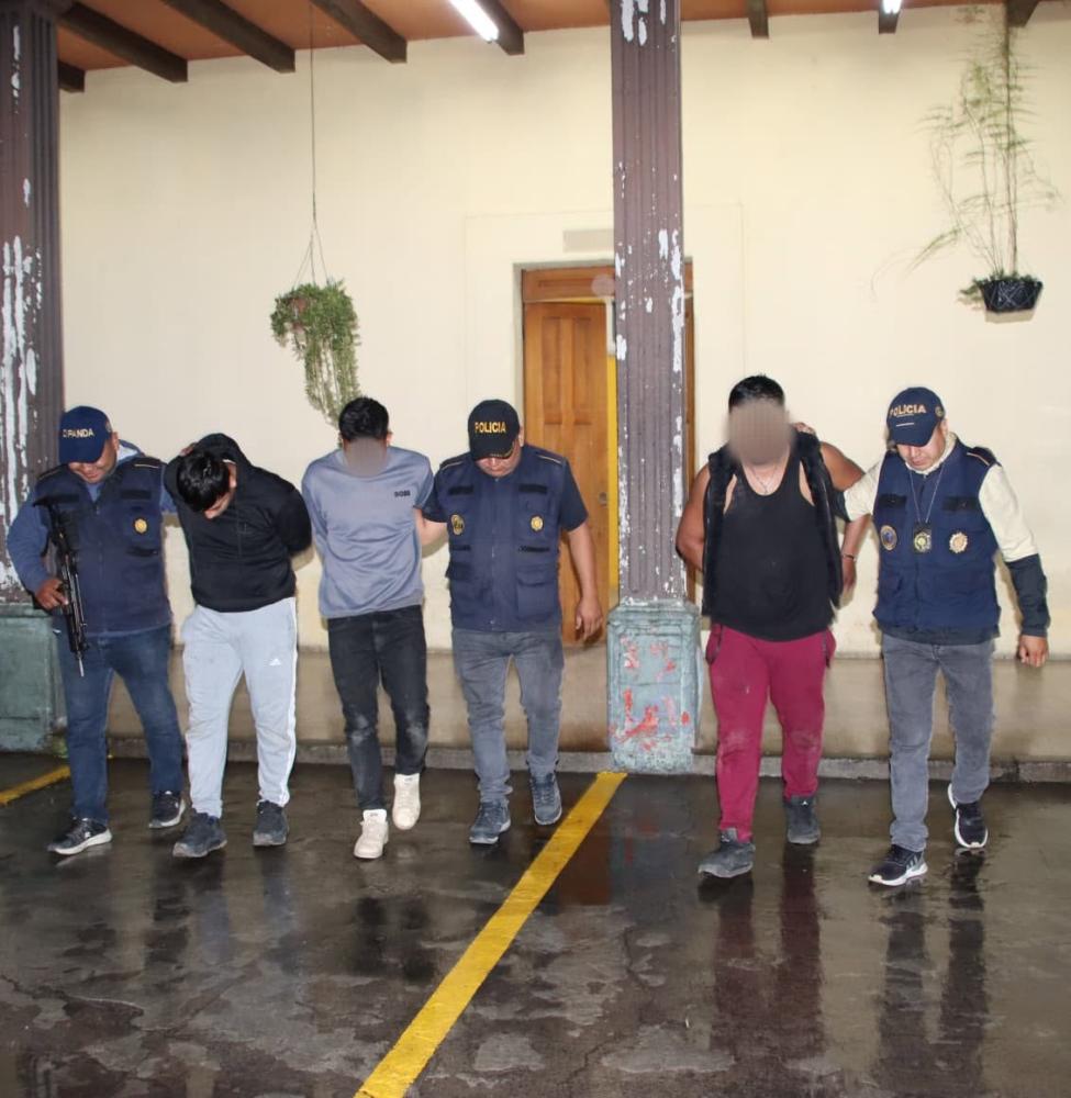 Capturan a tres por exigir Q50 mil bajo amenazas de muerte