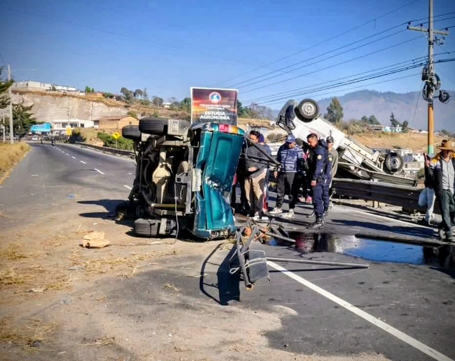 Accidente en Chiquilajá moviliza a bomberos y deja personas heridas