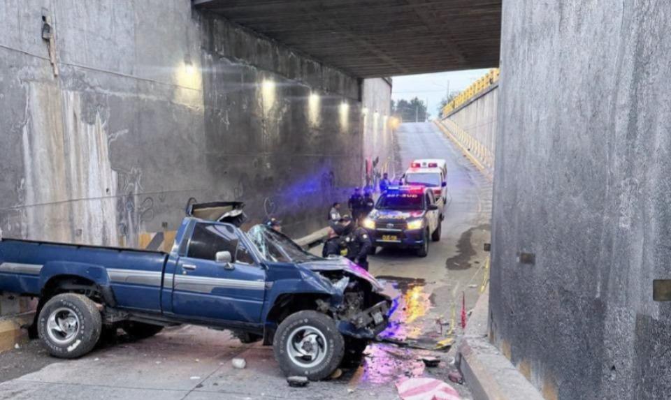 Accidente en el viaducto Zoológico deja dos personas heridas
