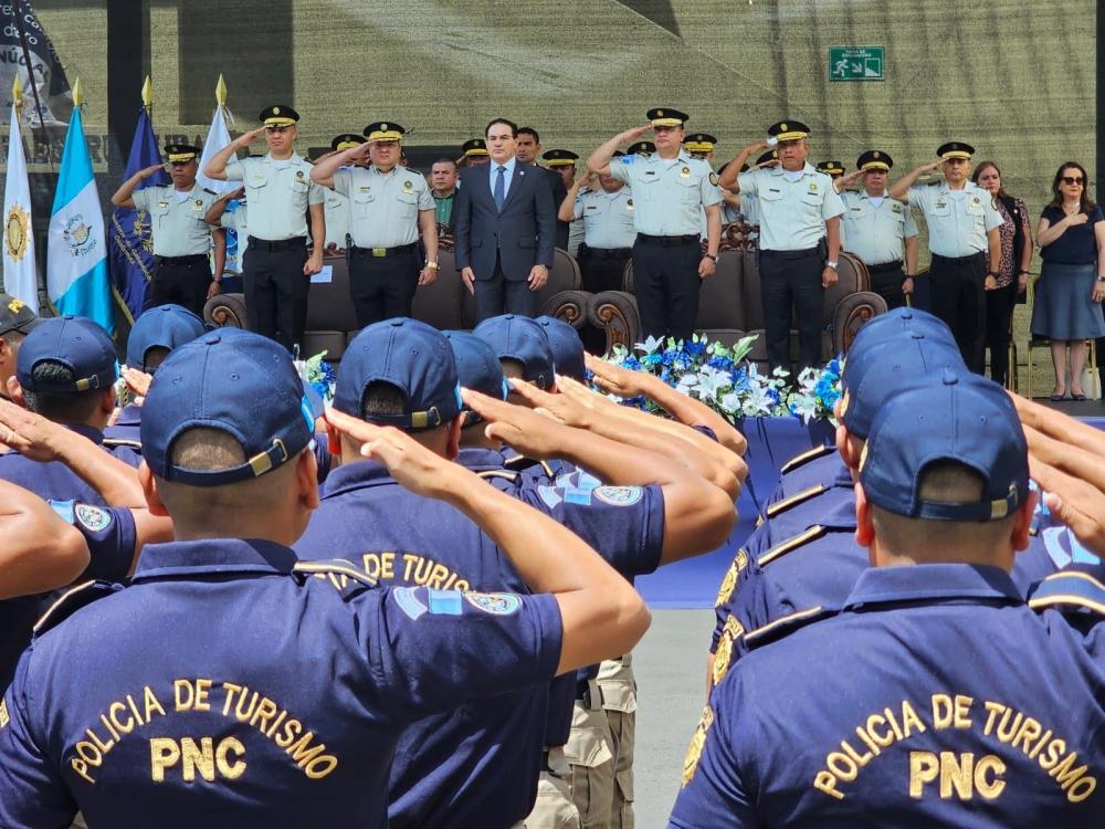 Gradúan a 146 agentes para seguridad turística en Guatemala