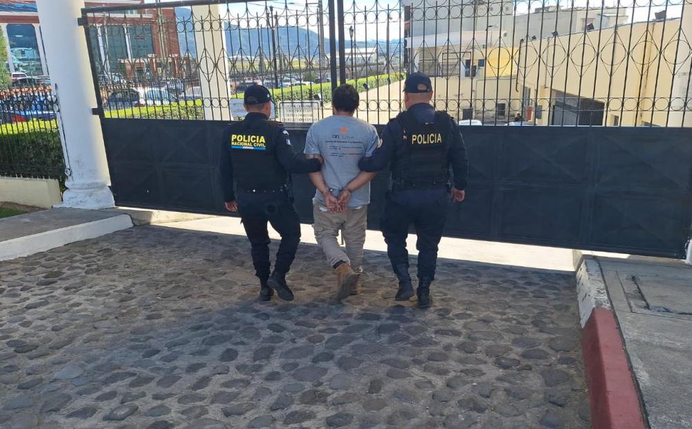Tres capturados por estafa y delitos sexuales: uno en Quetzaltenango
